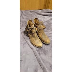 Circle G Distressed Leather Cut-Out Ankle Boots with Fringe Womens Size 7